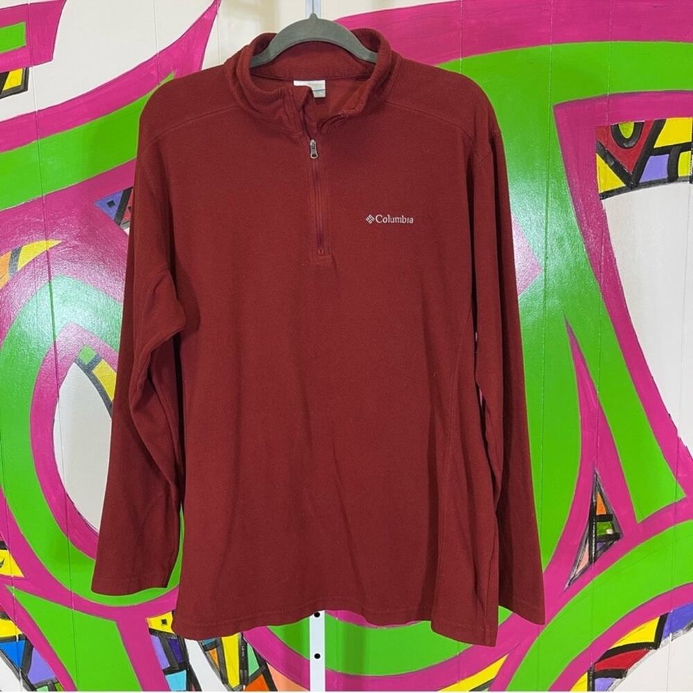 Columbia, Maroon Fleece 1/4 Zip Pullover. Size XL. In excellent condition!